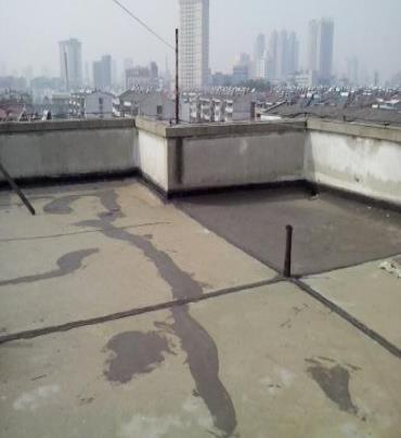 丁青漏水维修 楼顶漏水是什么原因，楼顶漏水维修方法是什么?